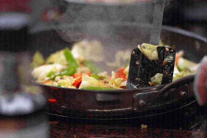 Cooking: how to remove burnt food from your dishes and pots?