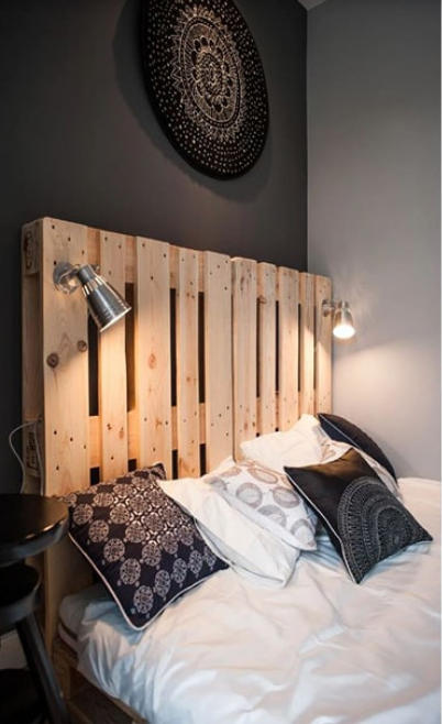 Tête de lit en bois brut